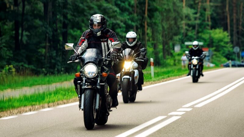 Motorradtour mit mehreren Motorradfahrern